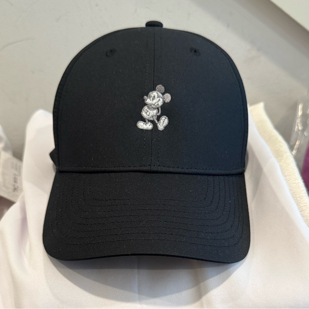 Disney + Nike Mickey Mouse Black Cap with Embroidered Design - size M/L